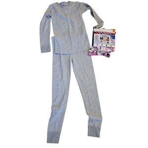 2 pairs of thermals size 6-8